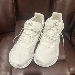 On Running Men's white Sneakers